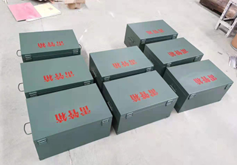 金银川路街道炸药箱和雷管箱一般是怎么存放的？